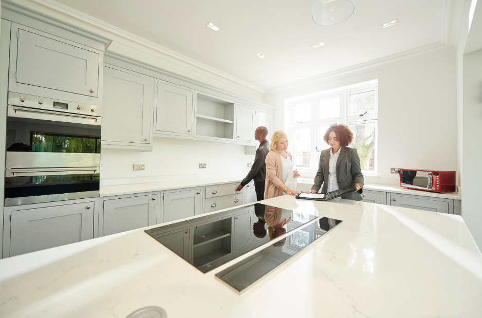 Accompanied viewings - estates agency